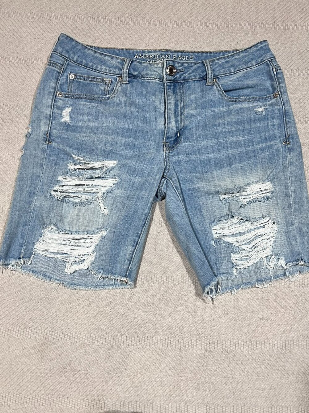 American Eagle Slouchy Bermuda Jean Shorts Raw Hem Whisker Denim Size 8 Festival